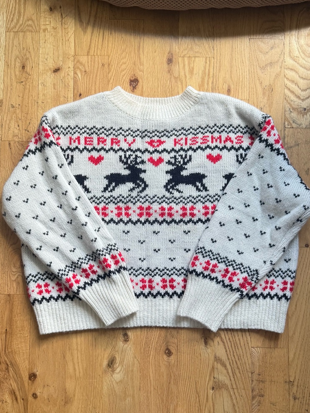 H&M Cream Crewneck ‘Merry Kissmas’ Sweater with Black Reindeer and Red Accents